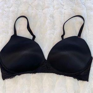 Victoria's Secret VS Body By Victoria No Wire Bra Convertible Straps  Black  36D
